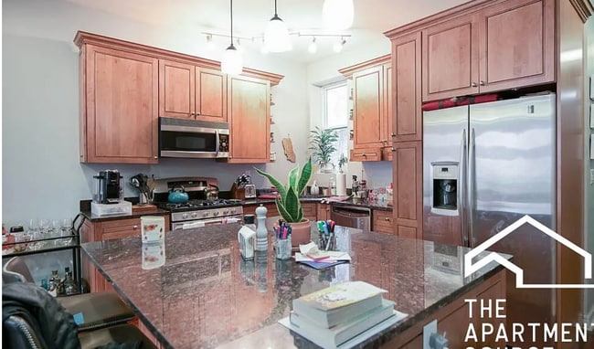 Photo - 665 W Cornelia Ave Unidad 3