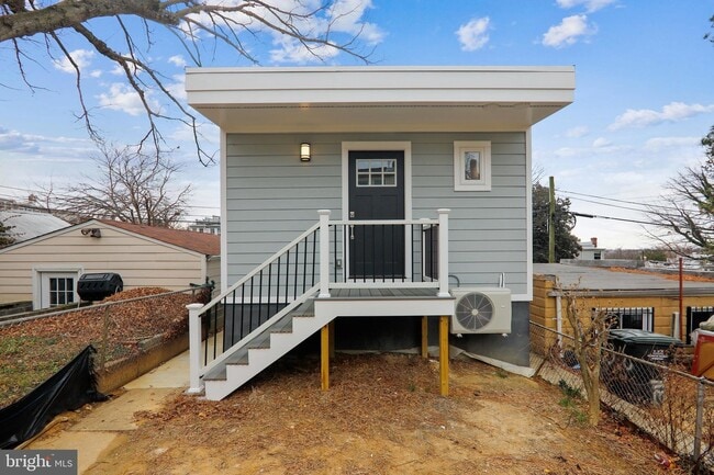 Photo - 314 Varnum St NW