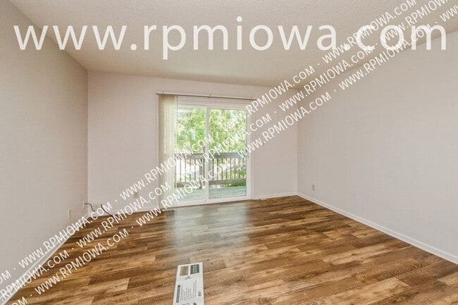 Photo - 2056 NW Hickory Ln