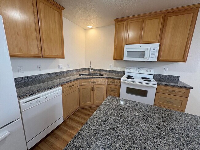 Photo - 210 NW Connell Ave