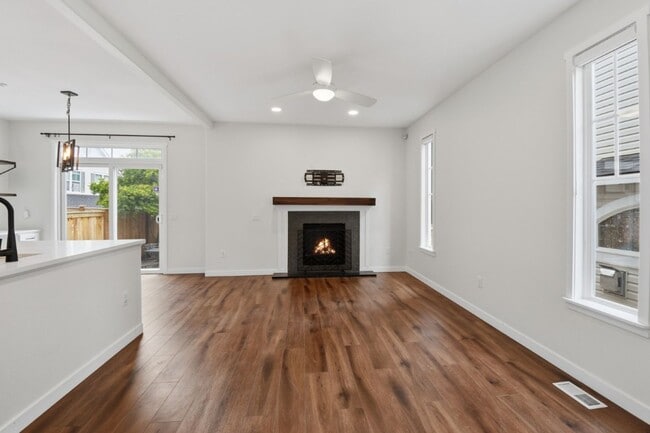 Photo - 3Bd/2.5Ba Edmonds Townhome