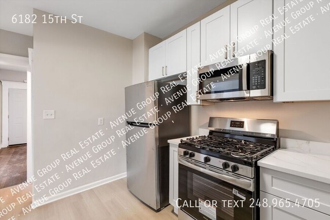 6182 15th St