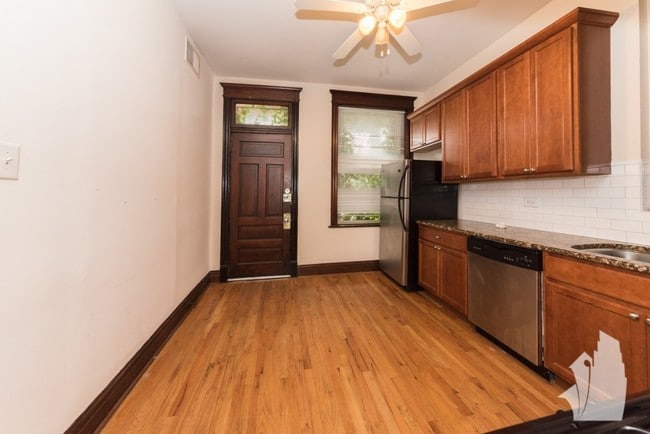Photo - 851 W Wellington Ave Unit 3