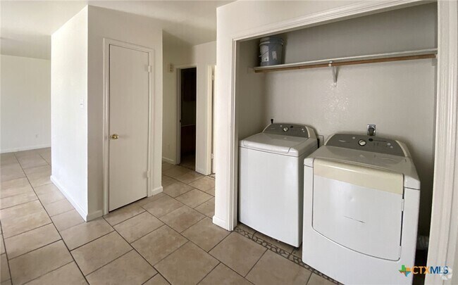 Building Photo - 1706 Windward Dr Unit D Rental