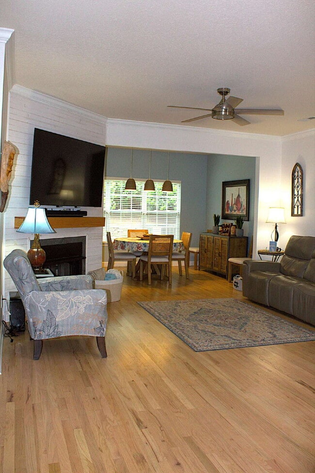 Photo - "Luxurious 3-Bed Condo in Hendersonville: Spacious 2023 Sq Ft within a 55+ community.”