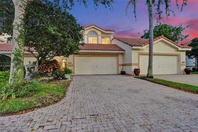 Photo - 644 W Palm Aire Dr
