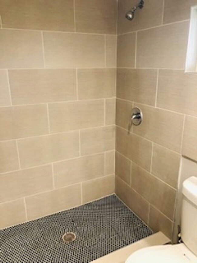 Building Photo - 6823 Amherst St Unit B