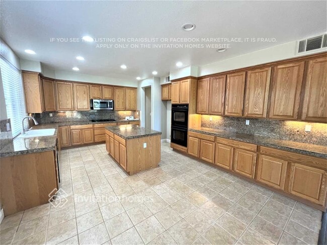 Photo - 1752 Langholm Way