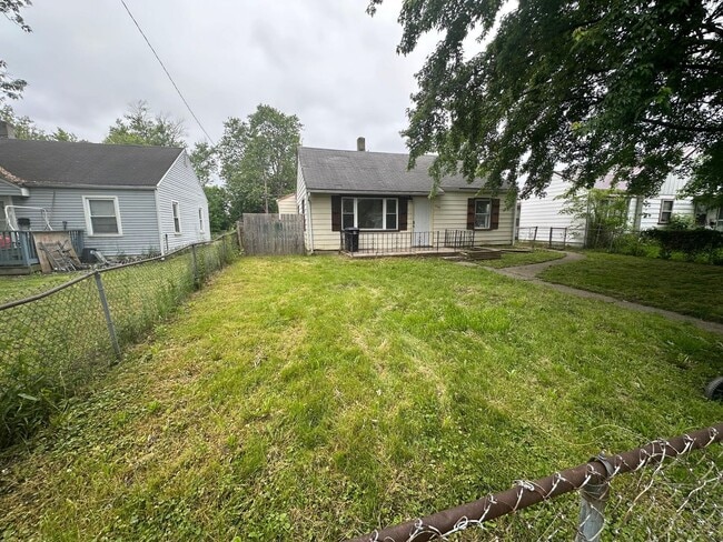 3 Bed 1 Bath with Fence + 2 Car Garage - N... - 3 Bed 1 Bath with Fence + 2 Car Garage - N... House