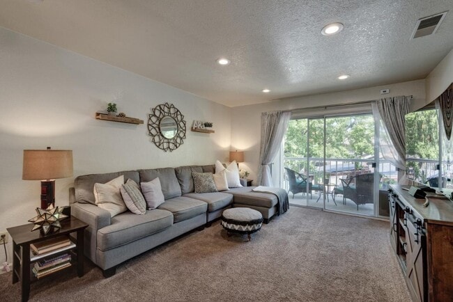 Photo - 1324 Chateau Cmn Unit 208