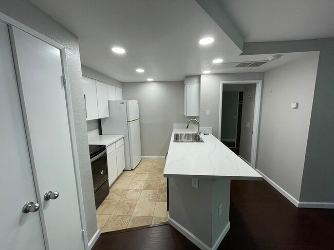 Building Photo - 3945 Nobel Dr Unit 167 Rental
