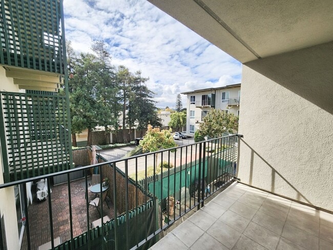 Building Photo - Woodlake two bed, 2 bath Unit 312