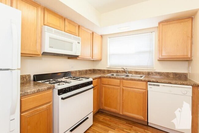 Photo - 6401 N Sheridan Rd