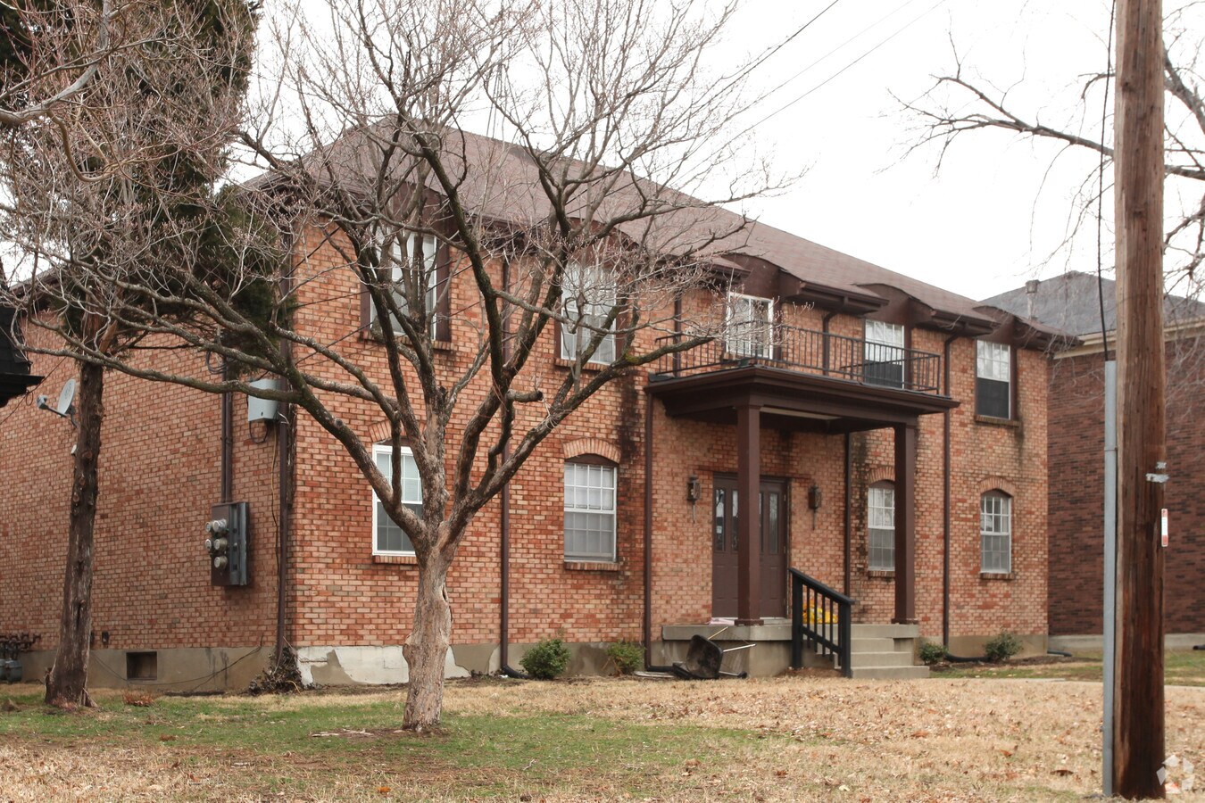 Front of building - 3334 Breckenridge Ln