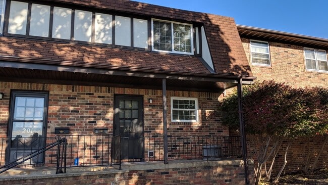 Building Photo - AUGUST 2023!!!  2 bedroom, 1.5 bath 2-story condo in Coralville