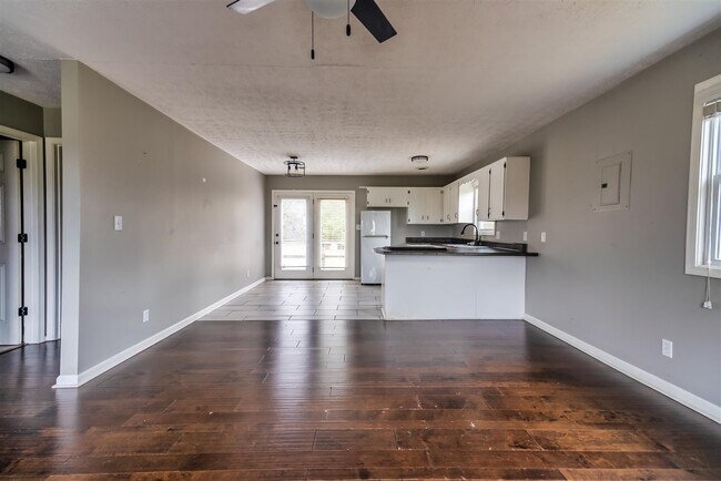 Photo - 2426 Lewisburg Rd