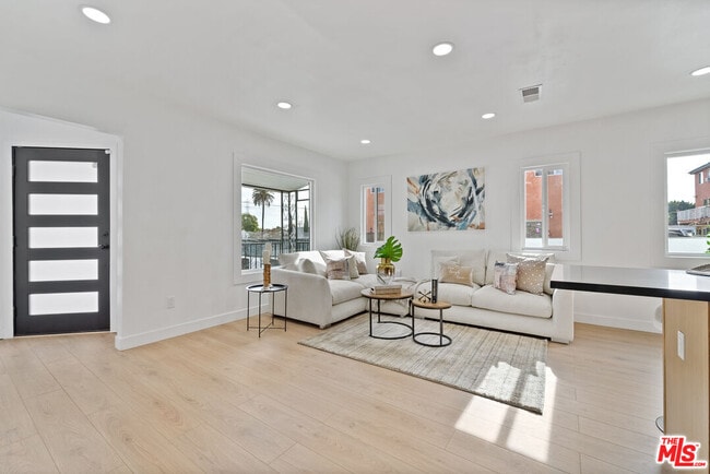 Photo - 11863 Avalon Blvd