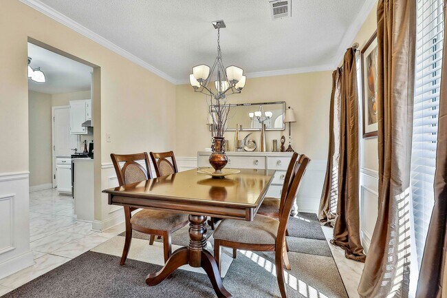 Photo - Fully Furnished 4 Bedroom with Internet Included!