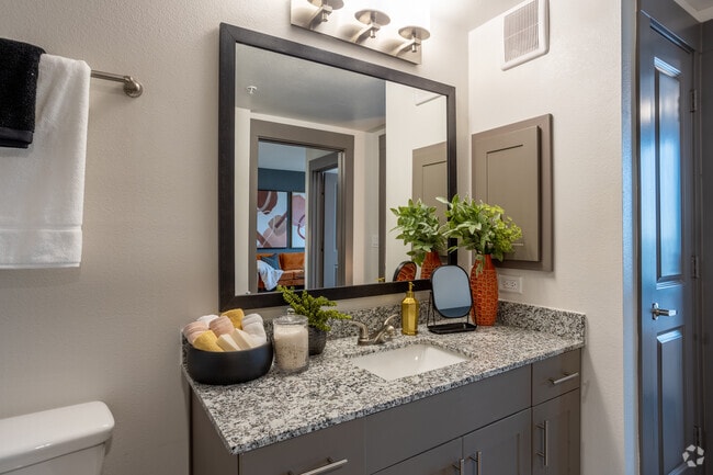 1BR, 1BA - 672SF