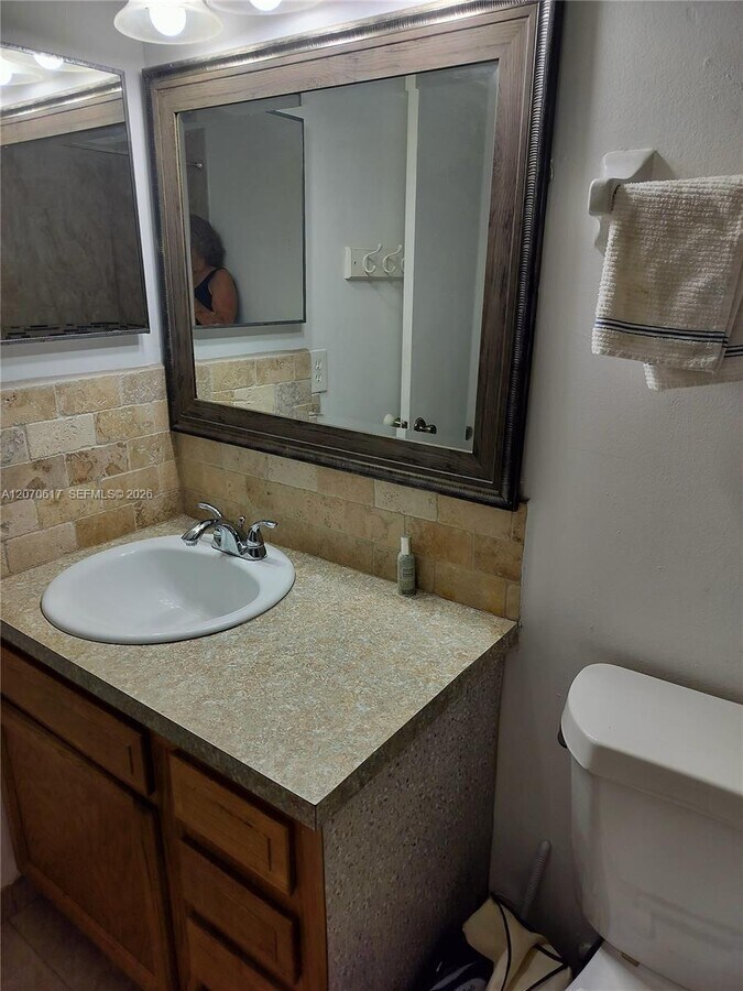 Photo - 213 Woodbridge Dr