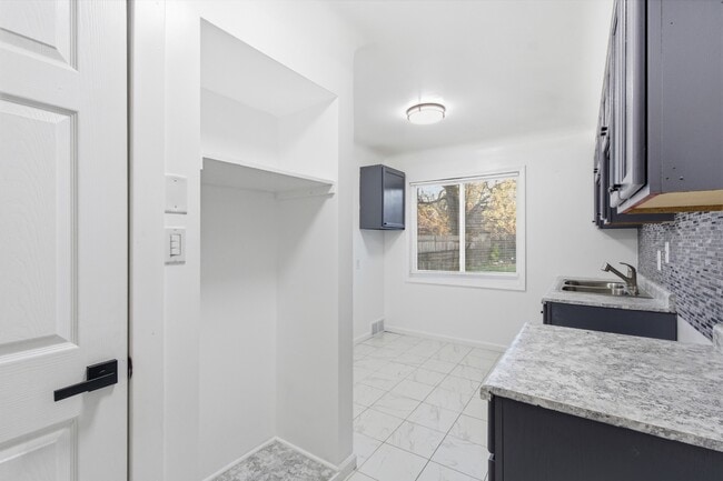 Photo - 10934 Nottingham Rd