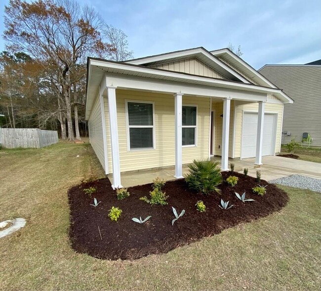 Photo - 67 Shamrock Dr SW