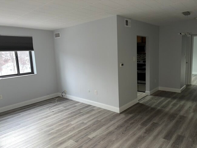 Building Photo - 3457 Evergreen Rd Unit APT 102