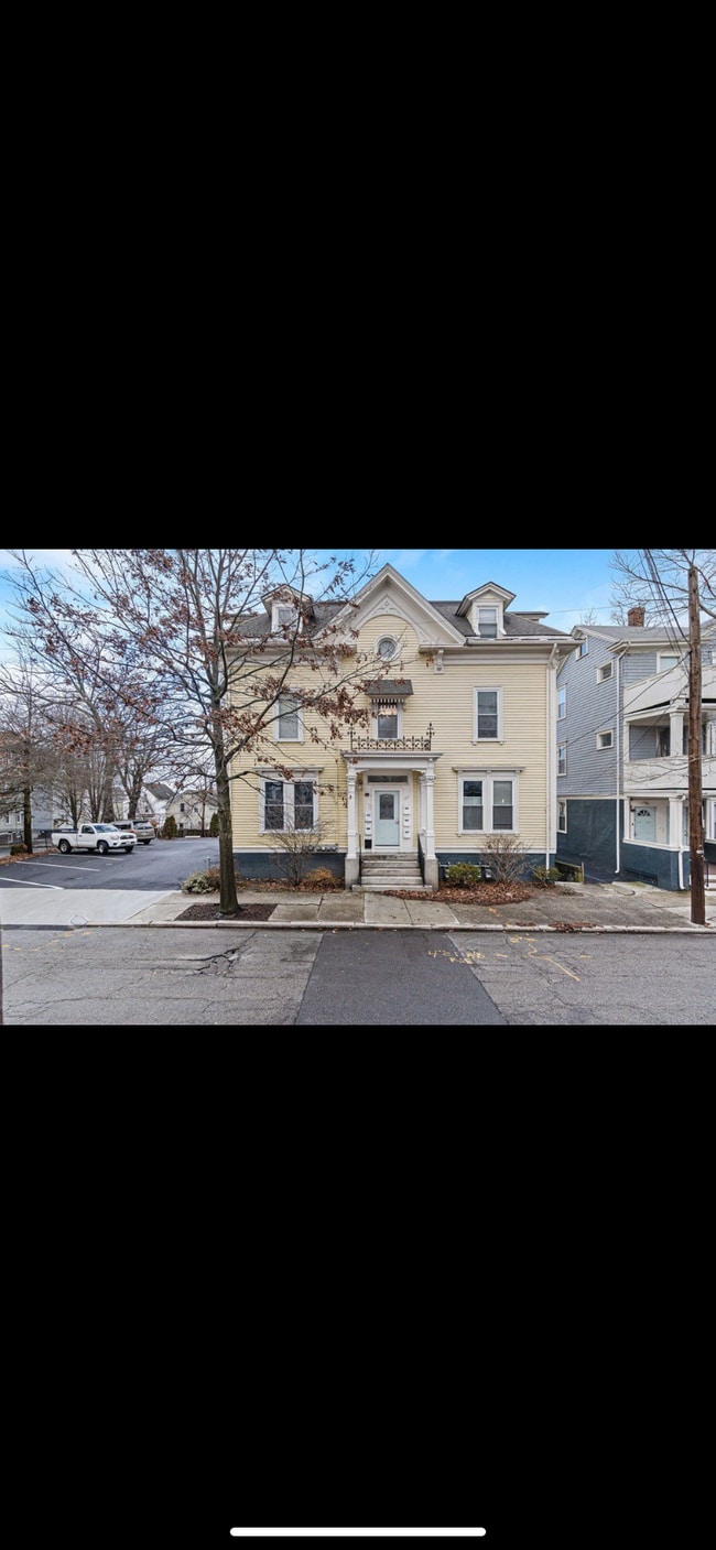 Building Photo - 182 Camp St Unit 7