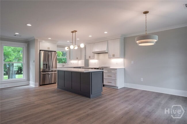 Photo - 1090 Kenway Dr