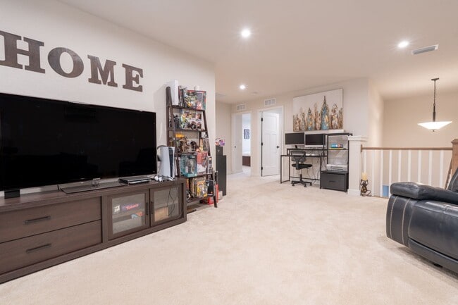 Photo - MOVE IN READY 3 Bedroom in Desirable Grass...