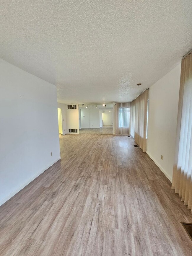 Photo - 1 Bedroom Condo on the Golf Course! Unit 206