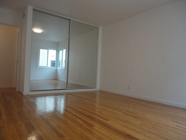 Photo - 3176 Rowena Ave