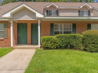 3-bedroom 3-bathroom condo off Tharpe, washer/dryer, Dishwasher, Pool!