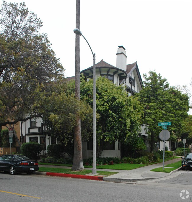 116 S El Molino Ave