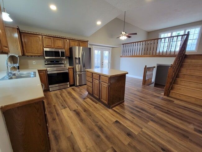 Photo - Amazing 3 bedroom home with new paint, mar...