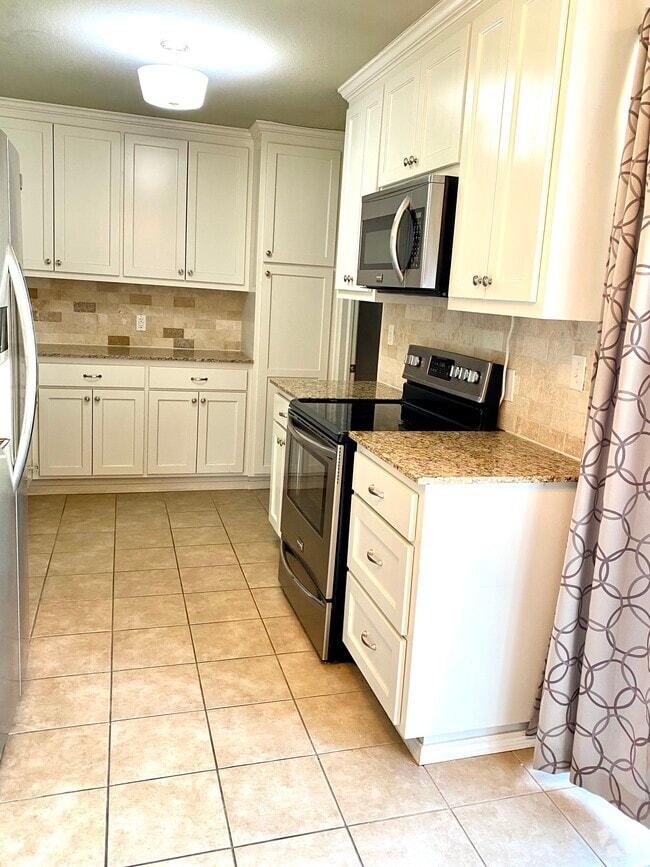 Building Photo - 3908 E 60th Pl Rental