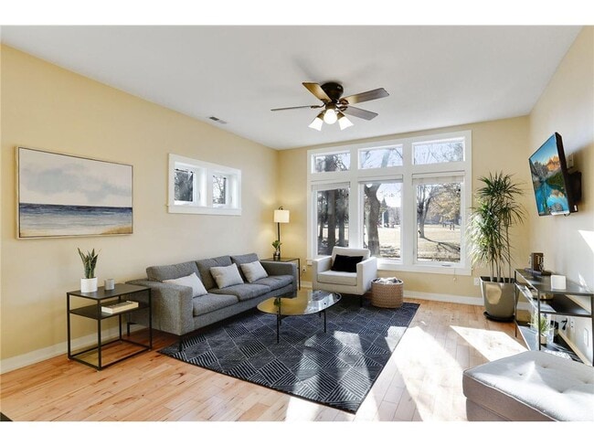 Photo - 219 5th St SE