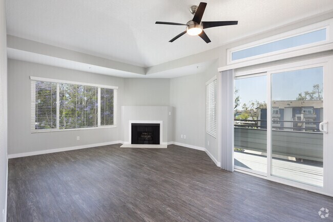 2BR, 2BA - 841SF