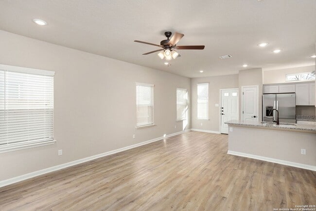 Photo - 814 Soria Pl