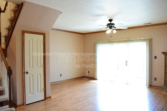 Photo - 310 Cobb Island Ct