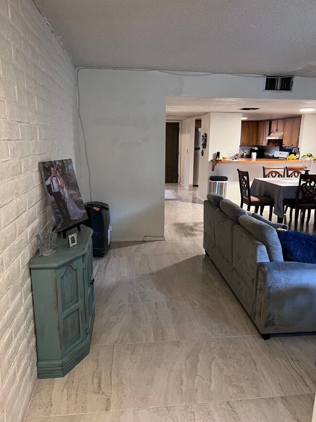 Building Photo - 797 W Mesa Verde Dr Unit 11