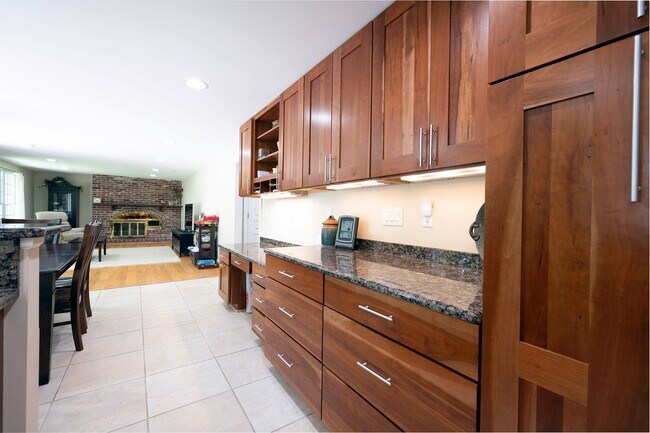 Photo - Luxurious Spacious and Bright , Gorgeous Potomac 6BR/4.5BA/2GAR Home - In Sought After Copenhaver