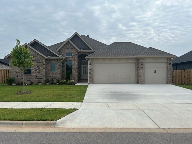 Building Photo - Beautiful Bentonville Home! 4 Bedrooms, 2 Bathrooms!!