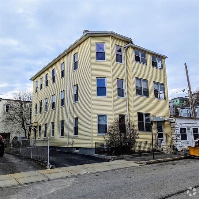 Building Photo - 5 Plum St Unit 2 Rental