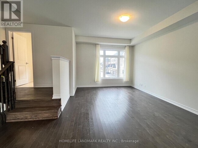 Photo - 33 Guardhouse Cres