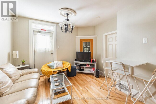 Photo - 229 Charlotte St Unit 2