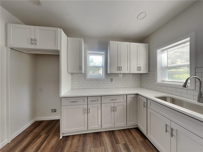 Photo - 499 Woodlawn Ave NW