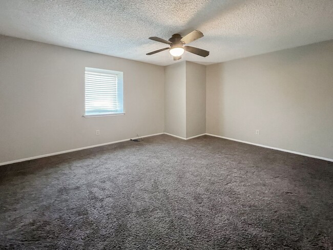 Photo - 3302 N Vista Dr