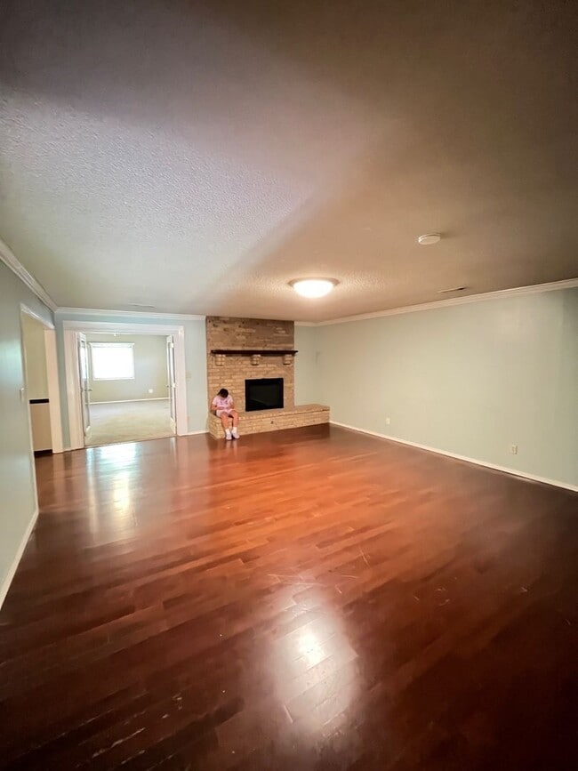 Photo - 4 bedrooms and 2 bath home, mature neighborhood, garage, well built and clean