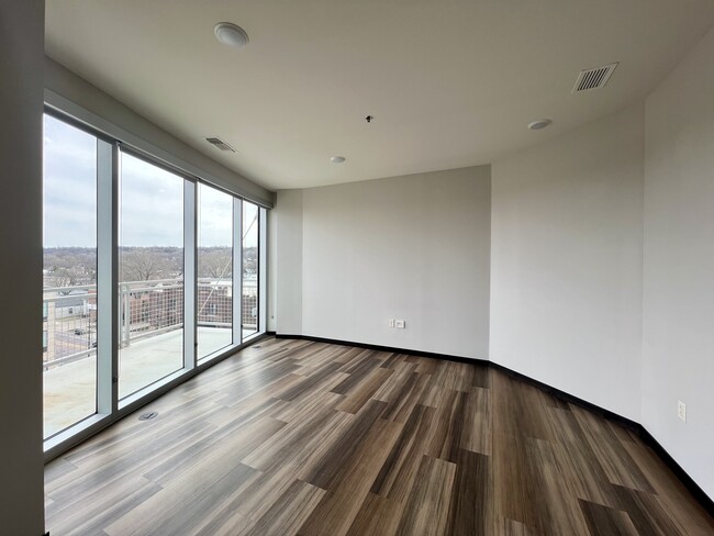 Office/Den - Bridge Plaza Apartments